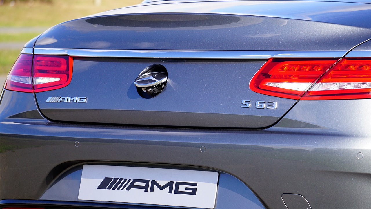 Parkovací senzory a reverzní kamera